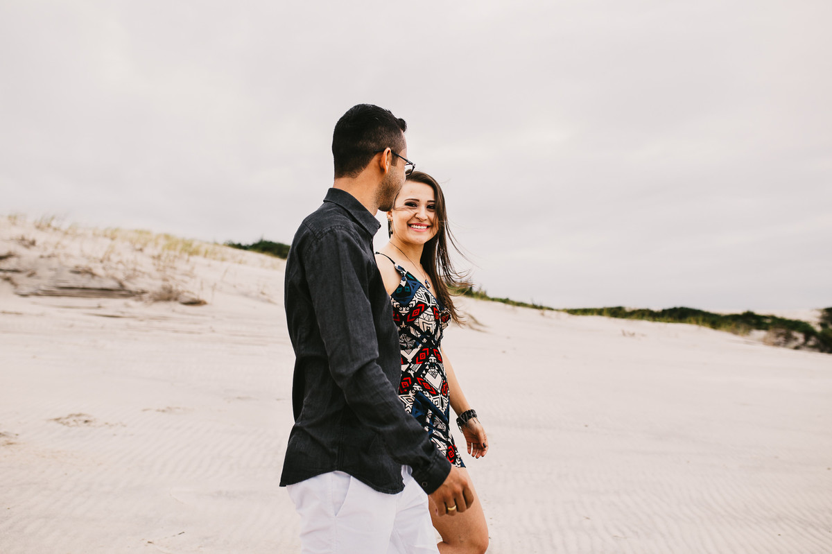 noiva olhando para o noivo pré casamento