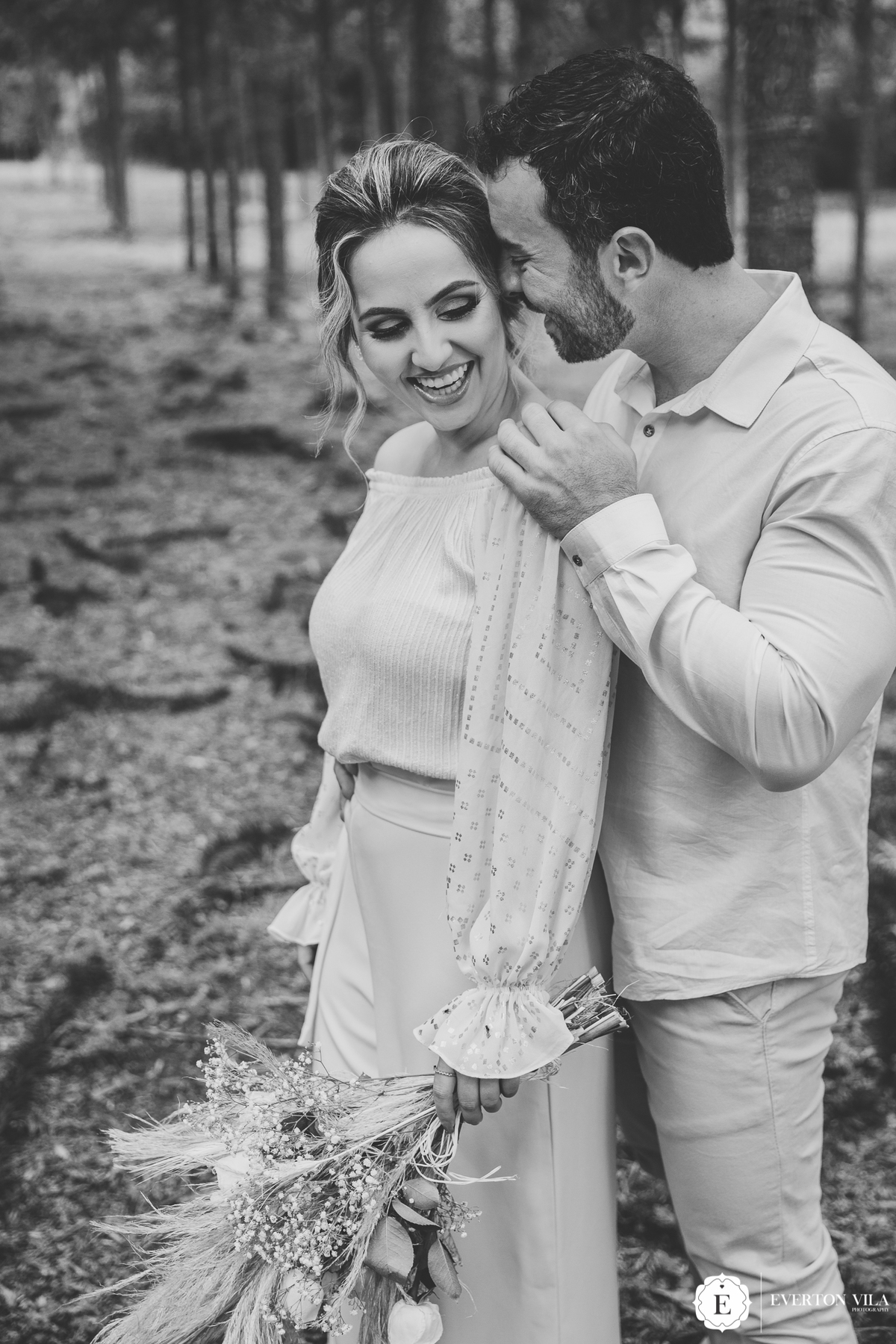 ensaio descontraído de casal ao ar livre