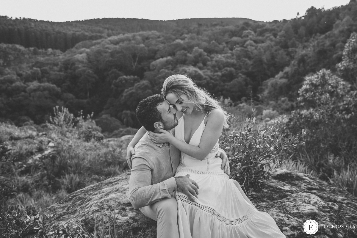 ensaio lindo de casal na montanha