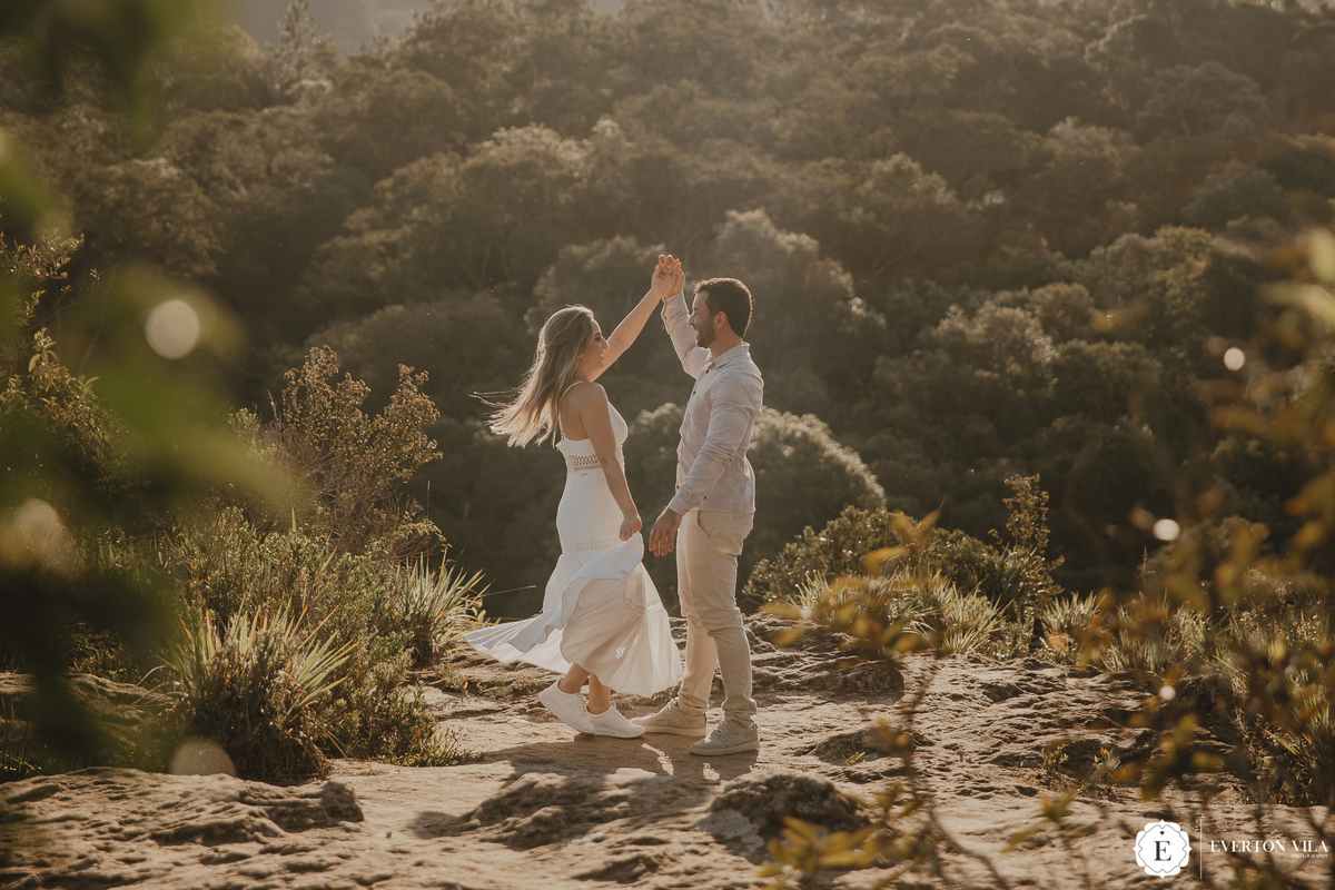 ensaio lindo de casal na montanha