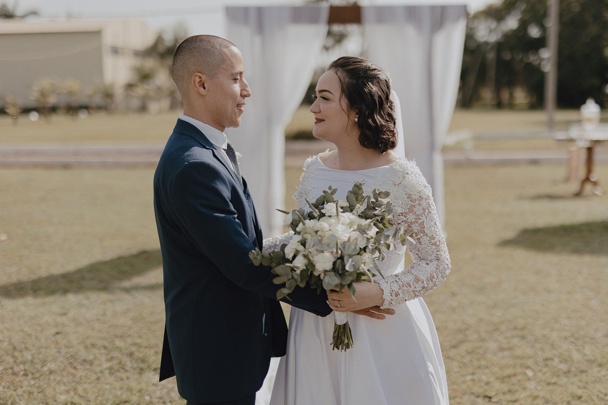 Encontro do noivo e da noiva 