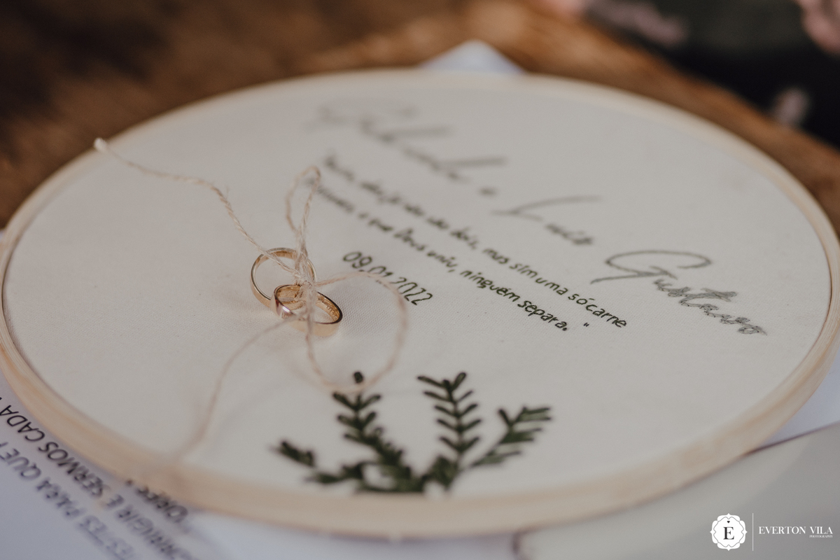 Porta aliança em bastidor bordado