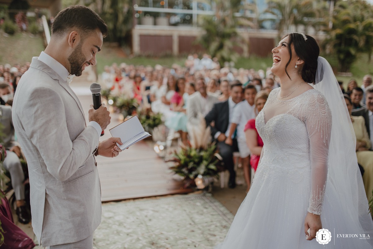 Reação espontânea da noiva em troca de votos