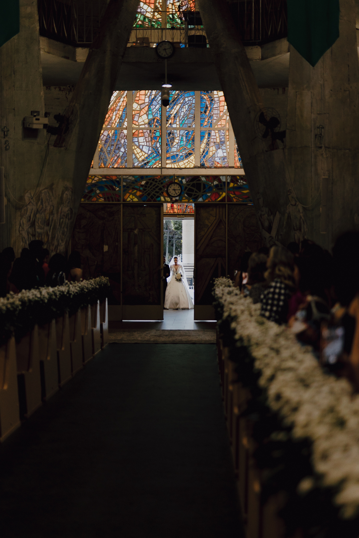 Entrada da noiva na igreja Catedral de Maringá