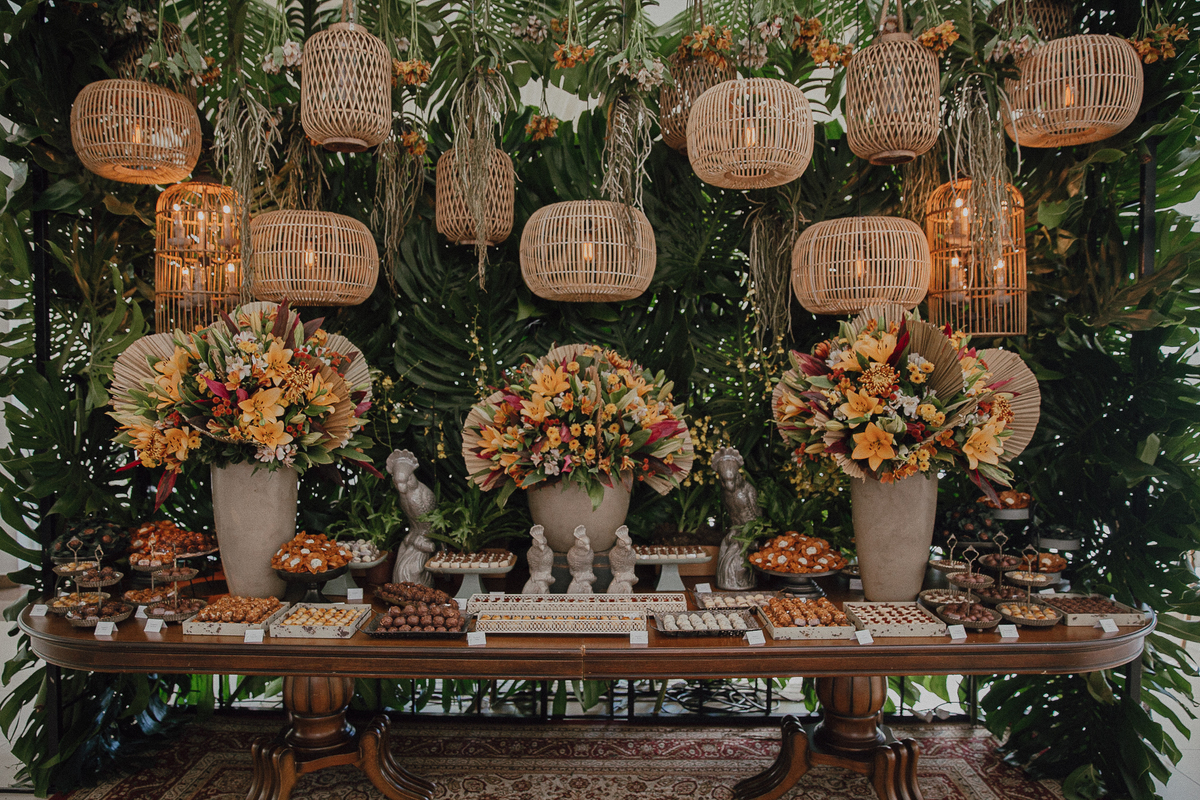 Inspiração de decoração de casamento em tons de laranja