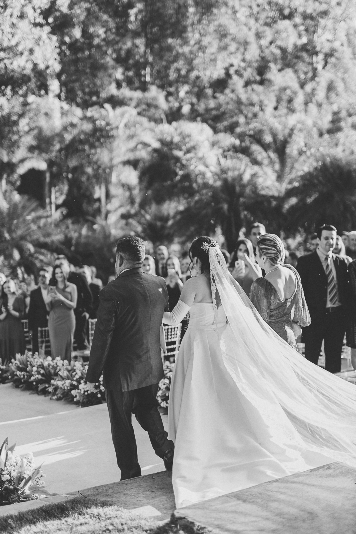 Entrada da noiva no Eden Garden Maringá