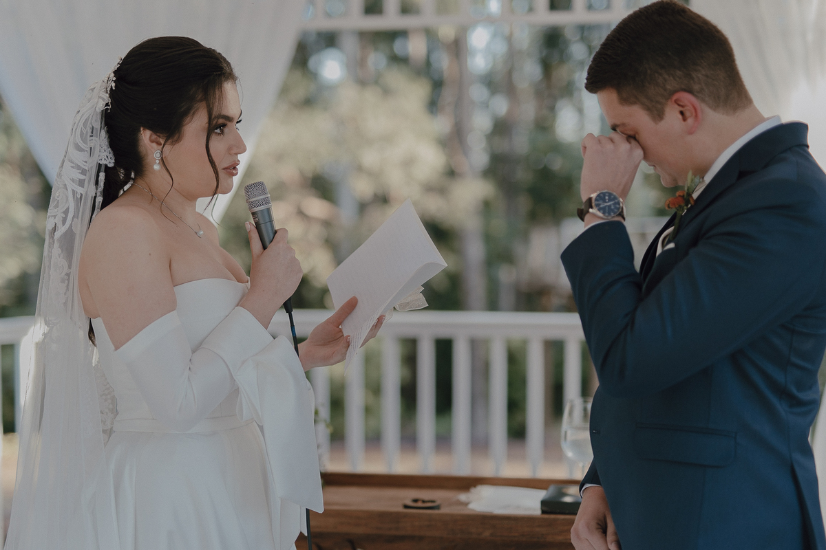 Troca de votos emocionante dos noivos