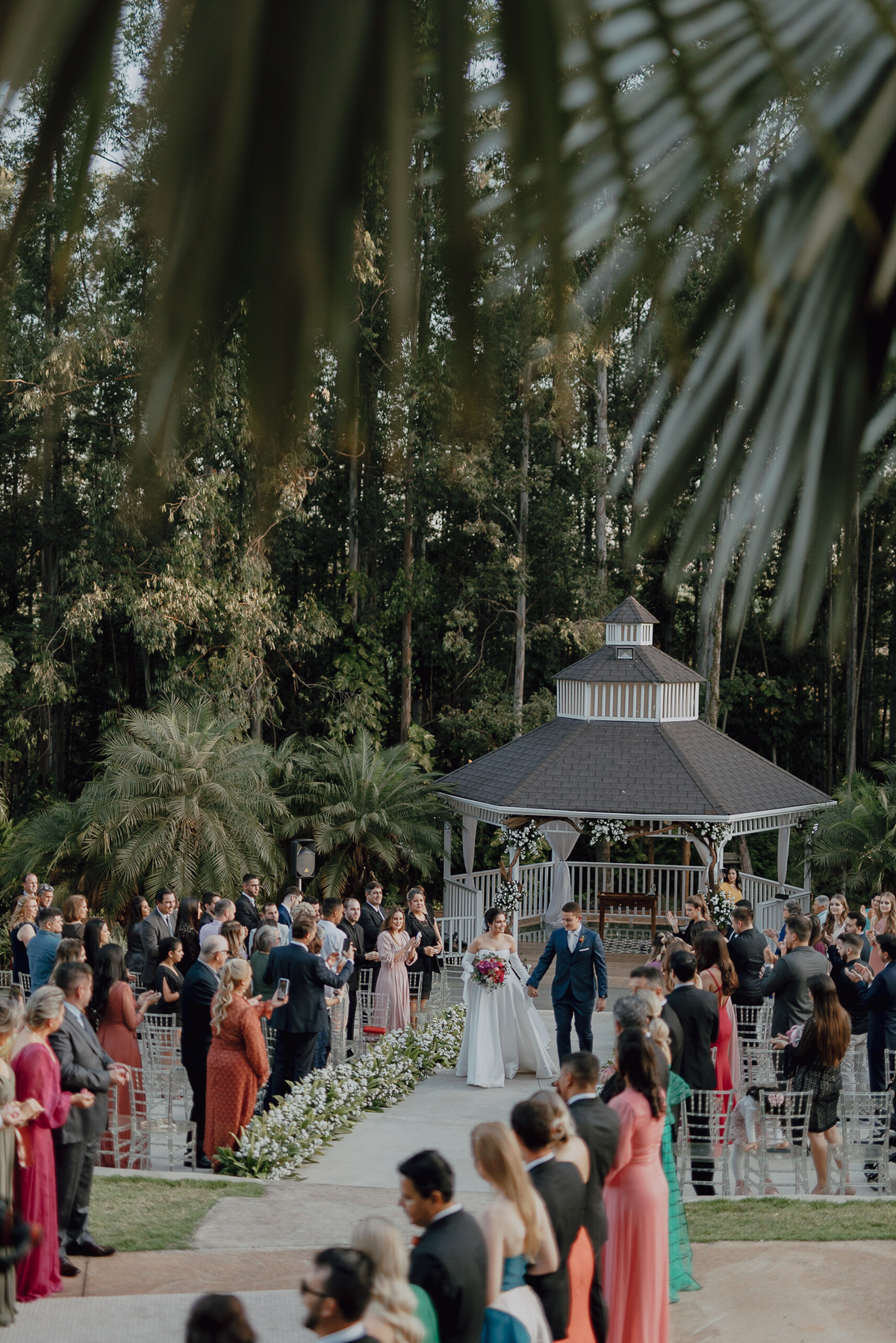 Saída dos noivos no Eden Garden Maringá