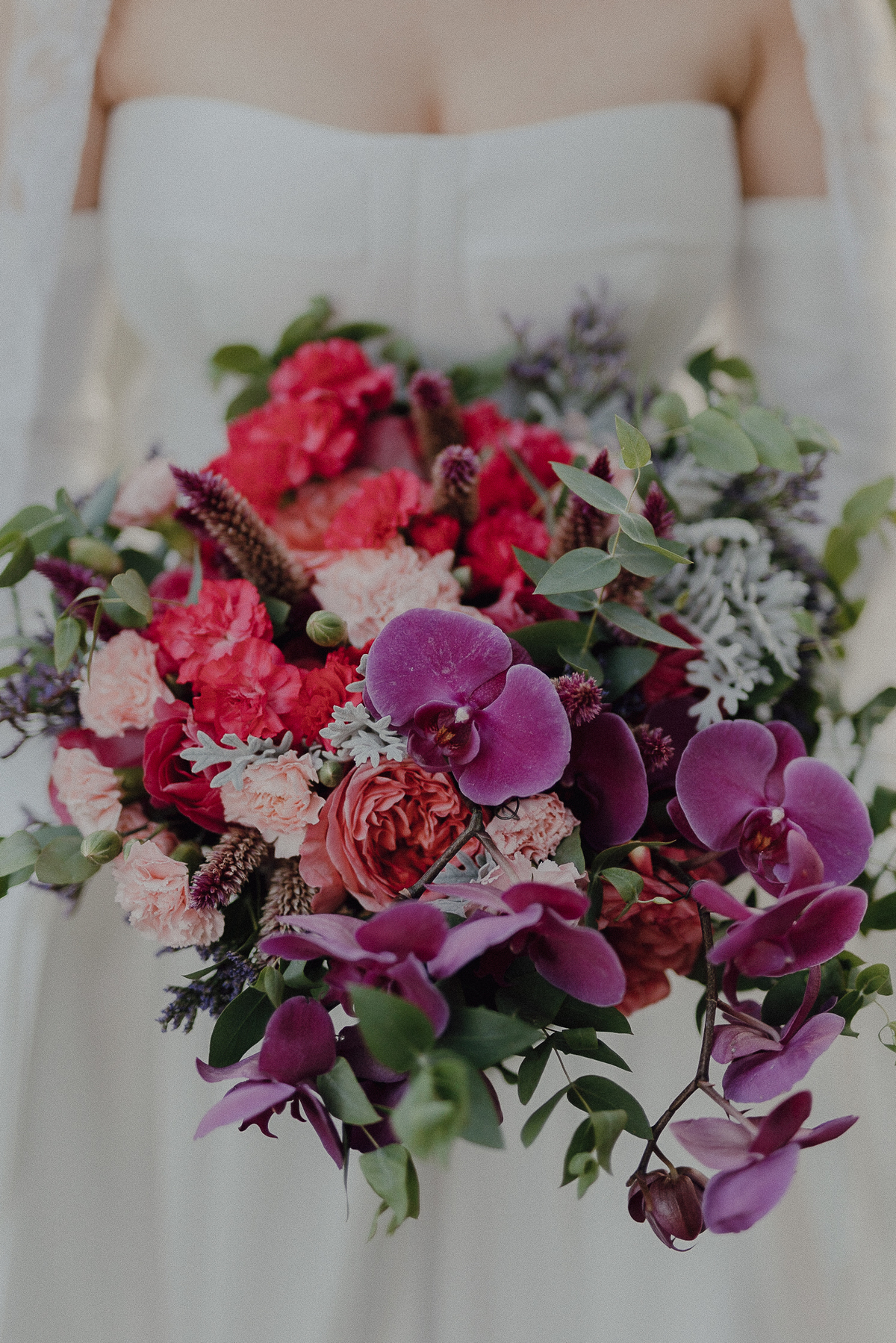 Inspiração de buque de noiva com orquídea violeta