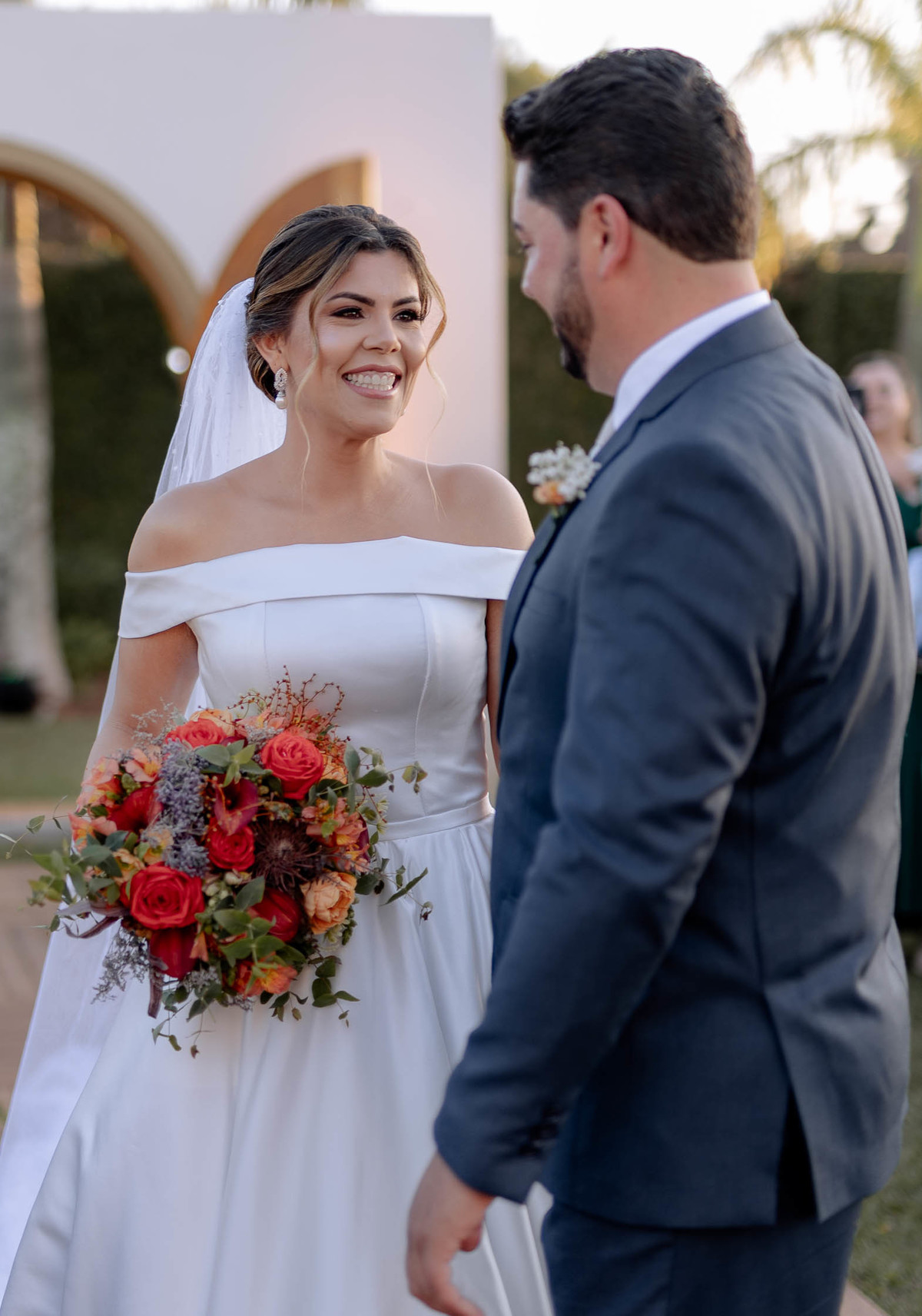 Troca de olhares dos noivos na cerimônia 