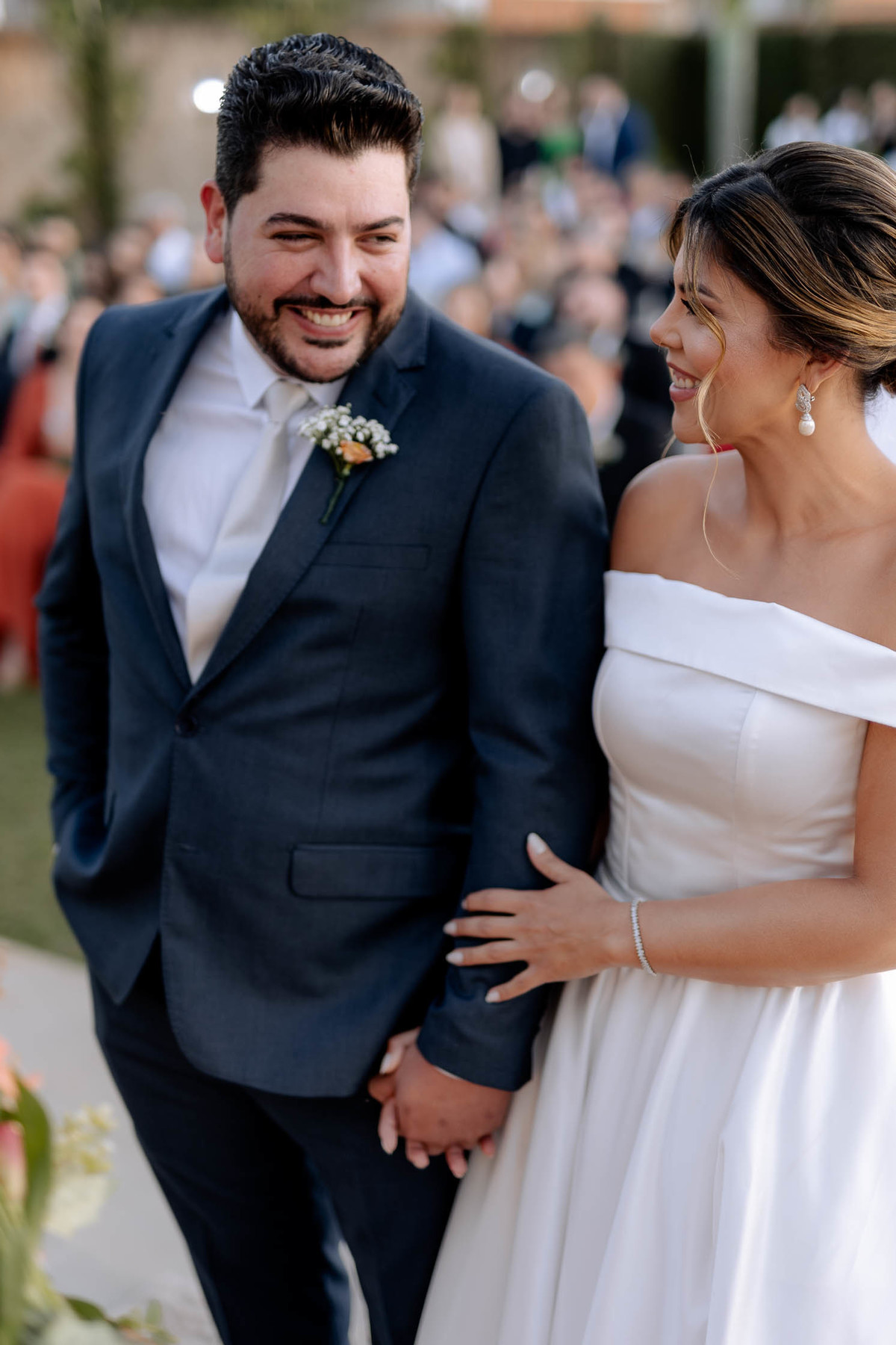 Troca de olhares dos noivos na cerimônia 