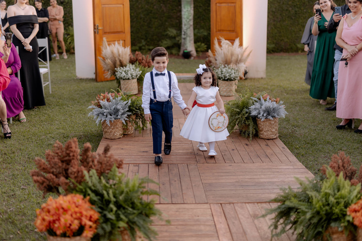 Entrada dos pajens com as alianças