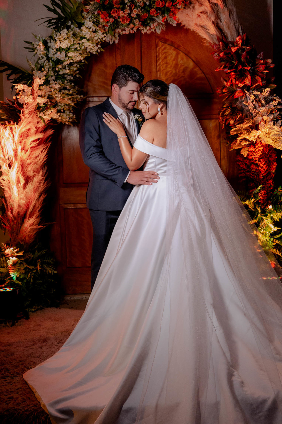 Casal lindo em ensaio pós cerimônia 