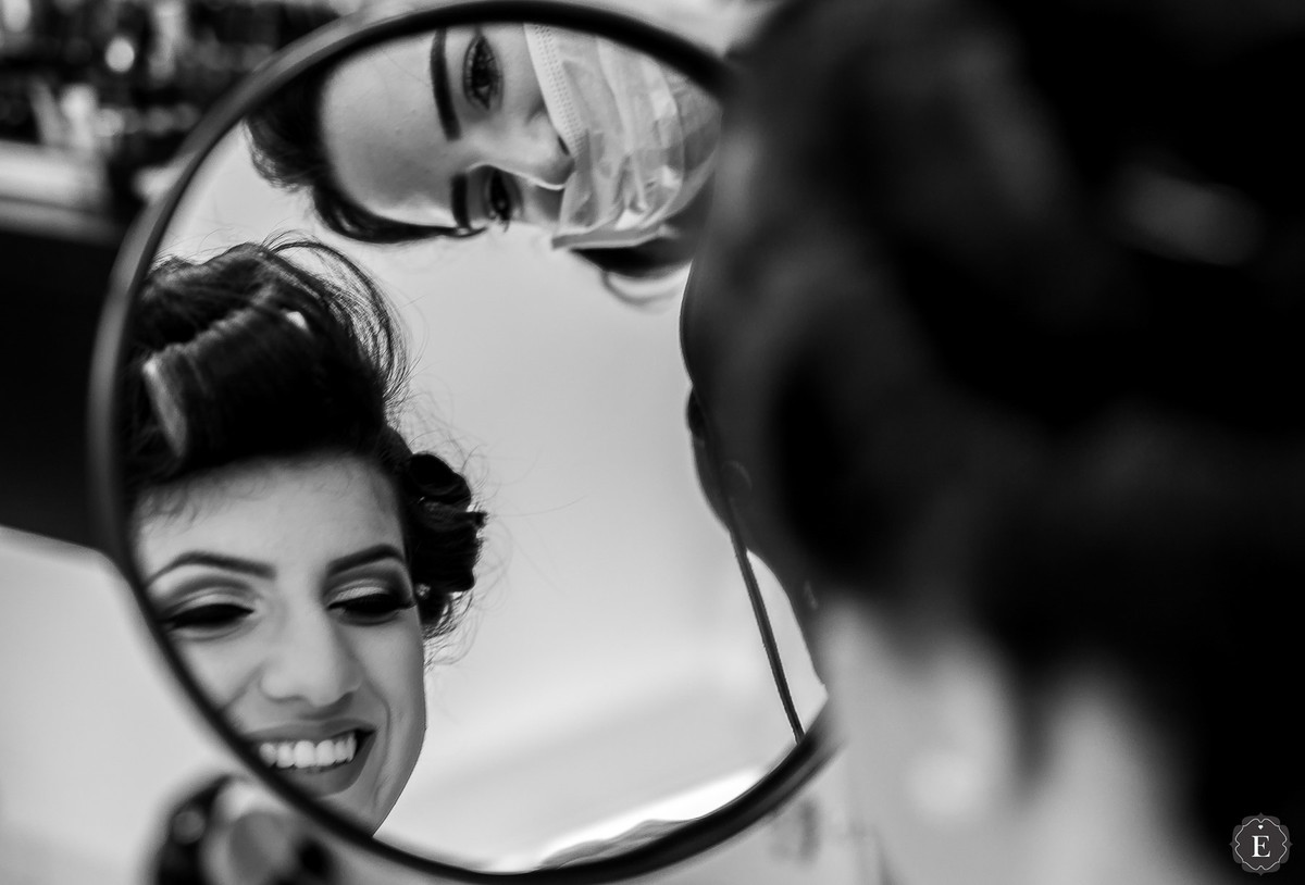 noiva fazendo a maquiagem para o casamento no salão de beleza paparazzi em maringá paraná