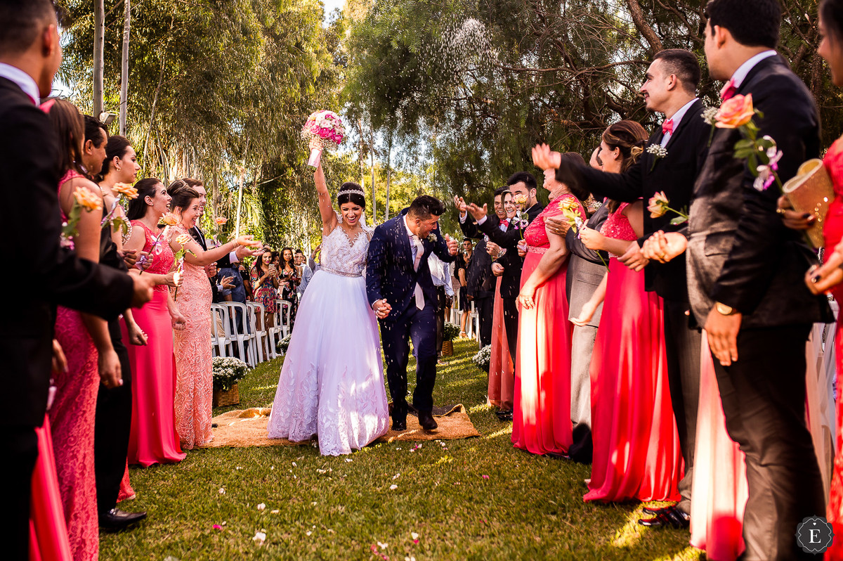saída dos noivos em casamento no campo na chácara capim limão maringá paraná