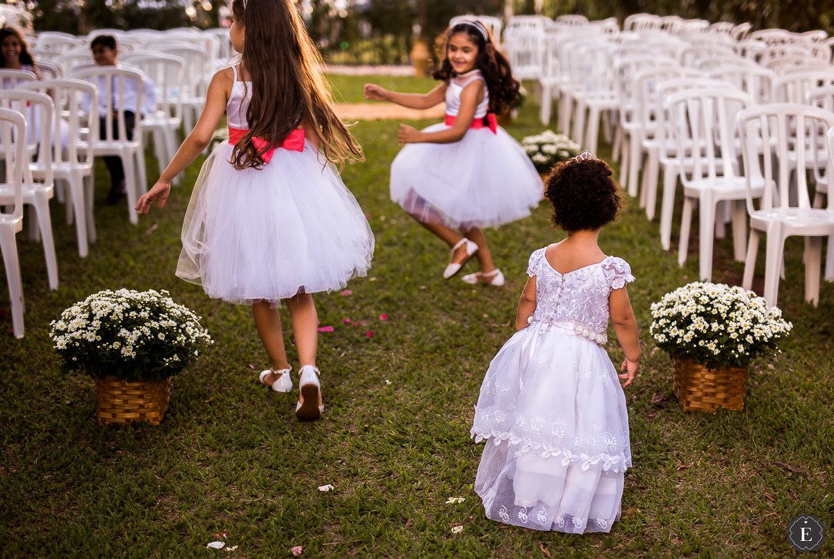 daminhas de honra brincado em casamento no campo na chácara capim limão em maringá
