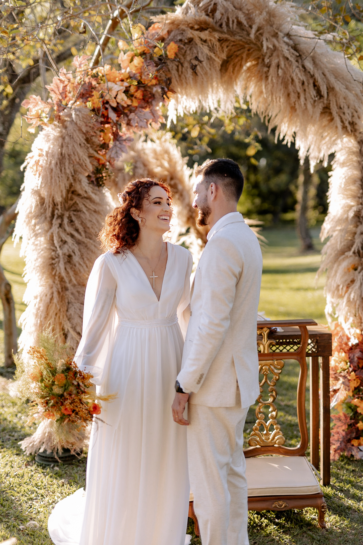 Ensaio pós cerimonia com capim dos pampas 