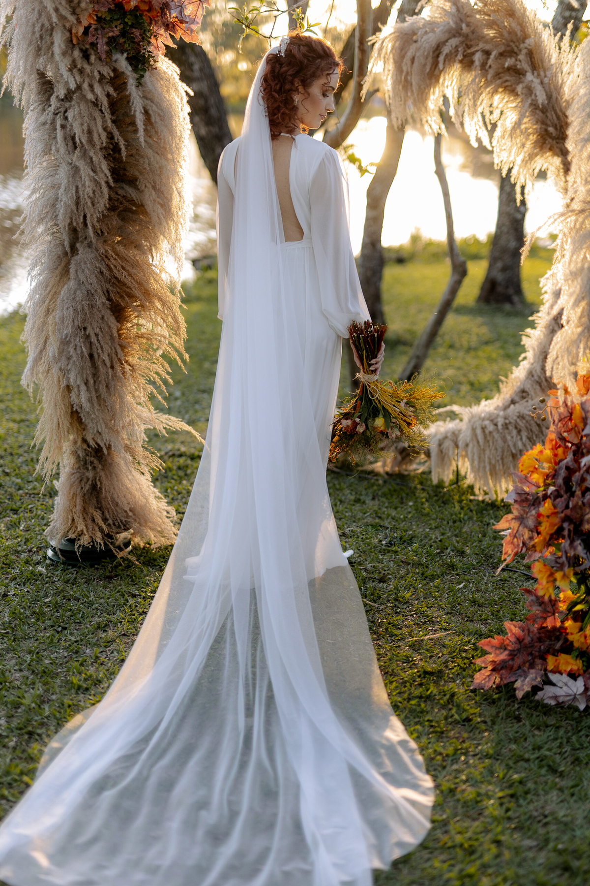 Noiva com vestido fluído 