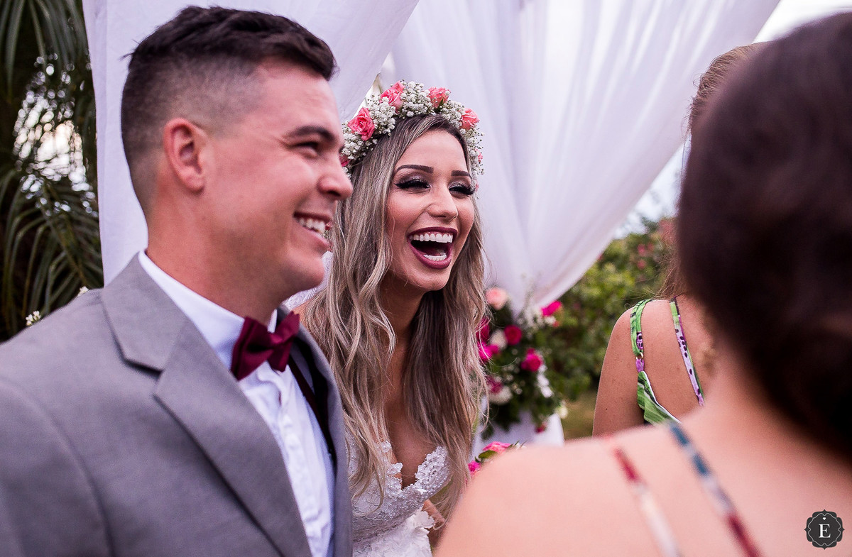 noiva feliz no dia de seu casamento