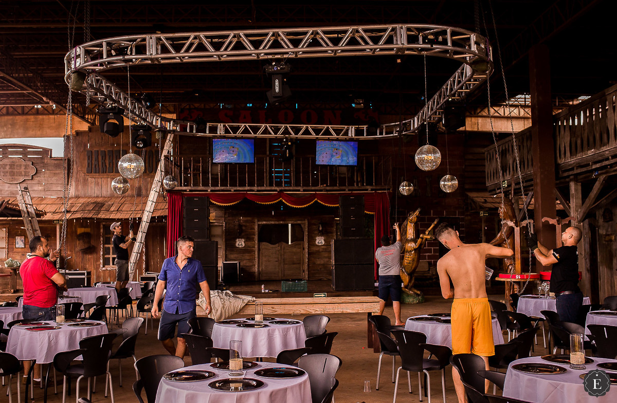 estrutura de iluminação para pista de dança do casamento