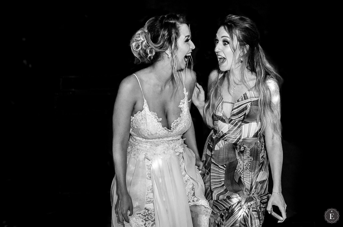 madrinha e noiva felizes em festa de casamento em cianorte pr