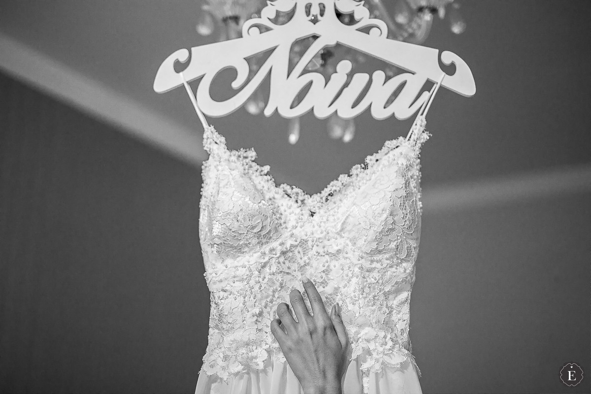 vestido de noiva com renda para casamento no campo