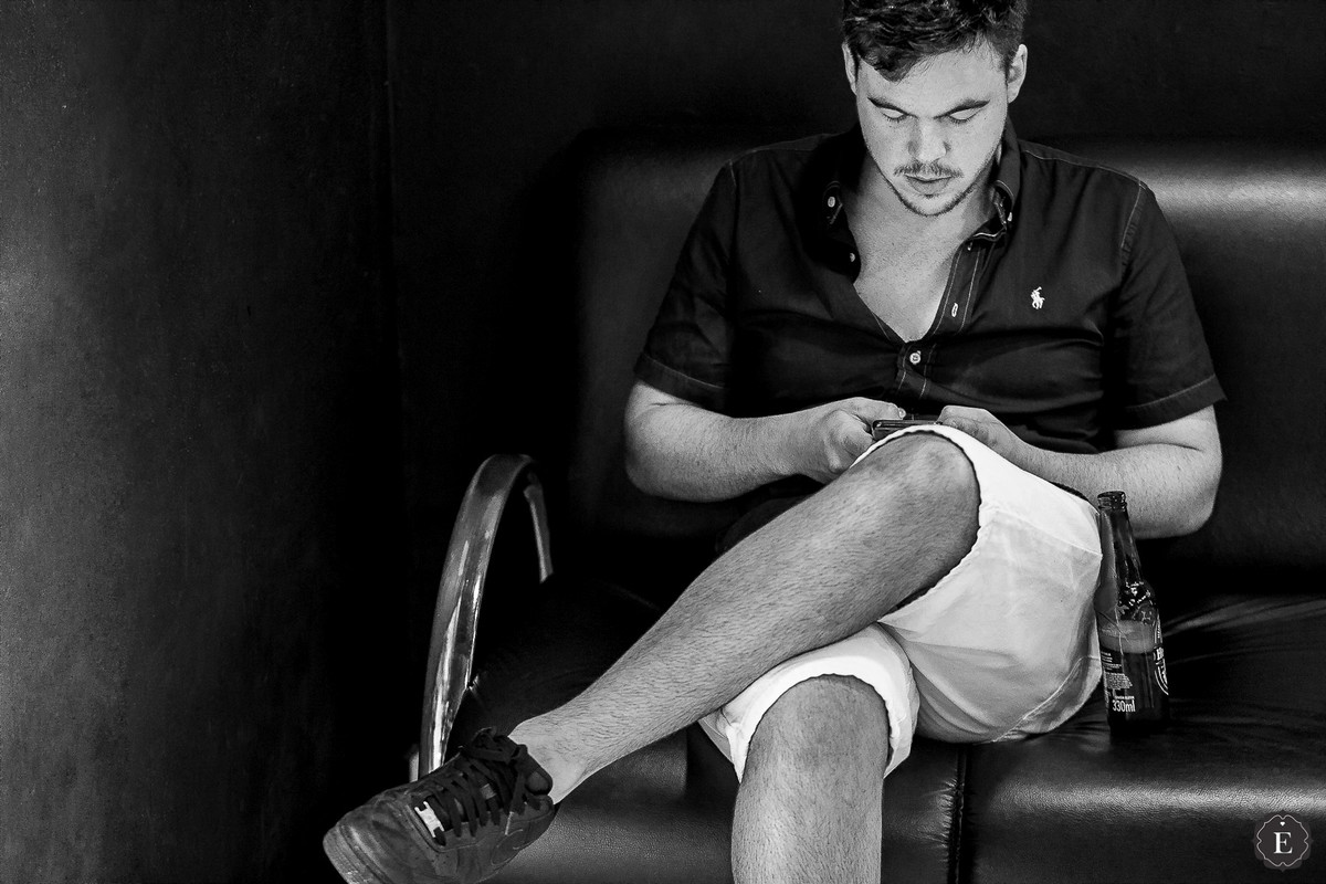 noivo tomando cerveja no making of