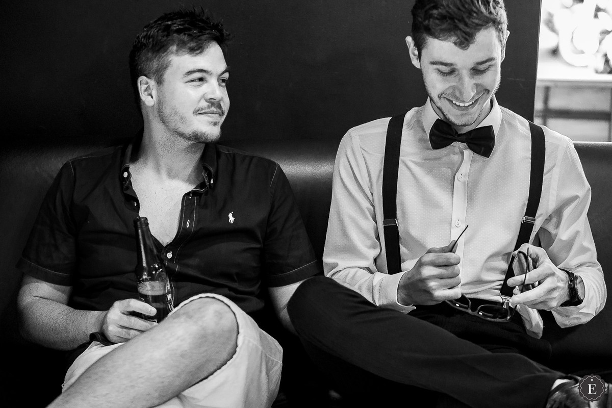 noivo com padrinho na barbearia em cianorte pr