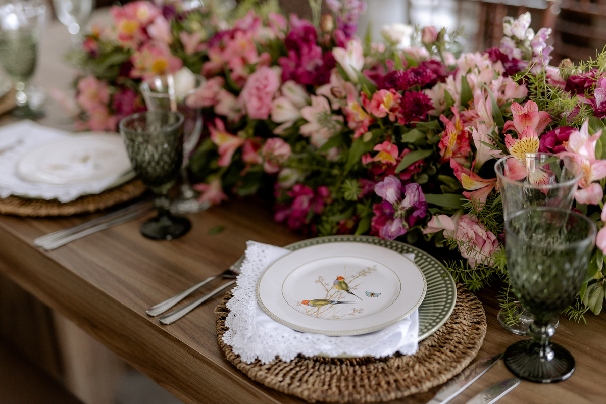 Inspiração de decoração com flores rosa