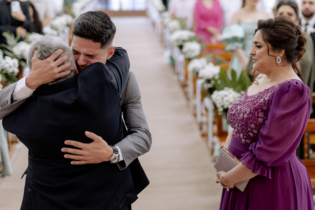 Entrada emocionante do noivo 