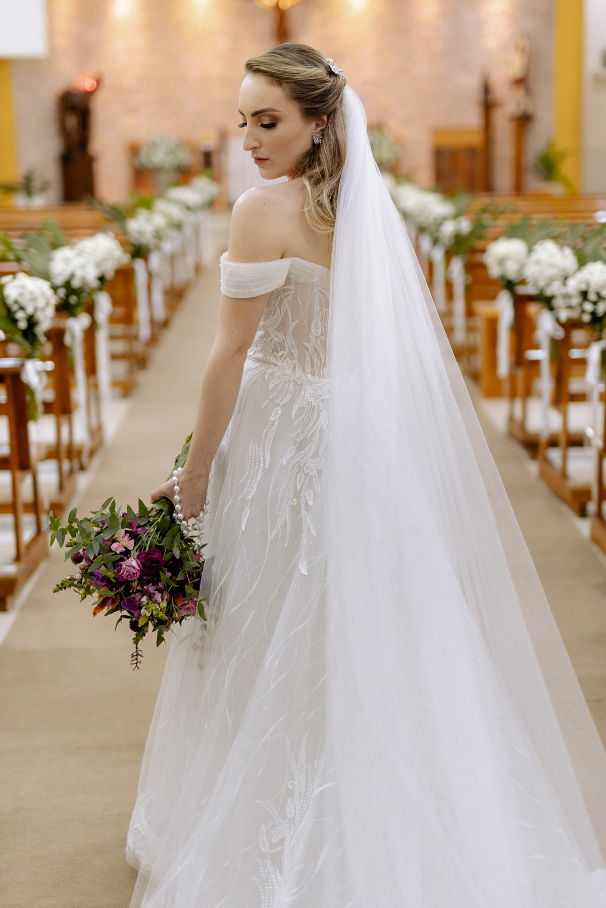 Inspiração de vestido de noiva para casamento na igreja