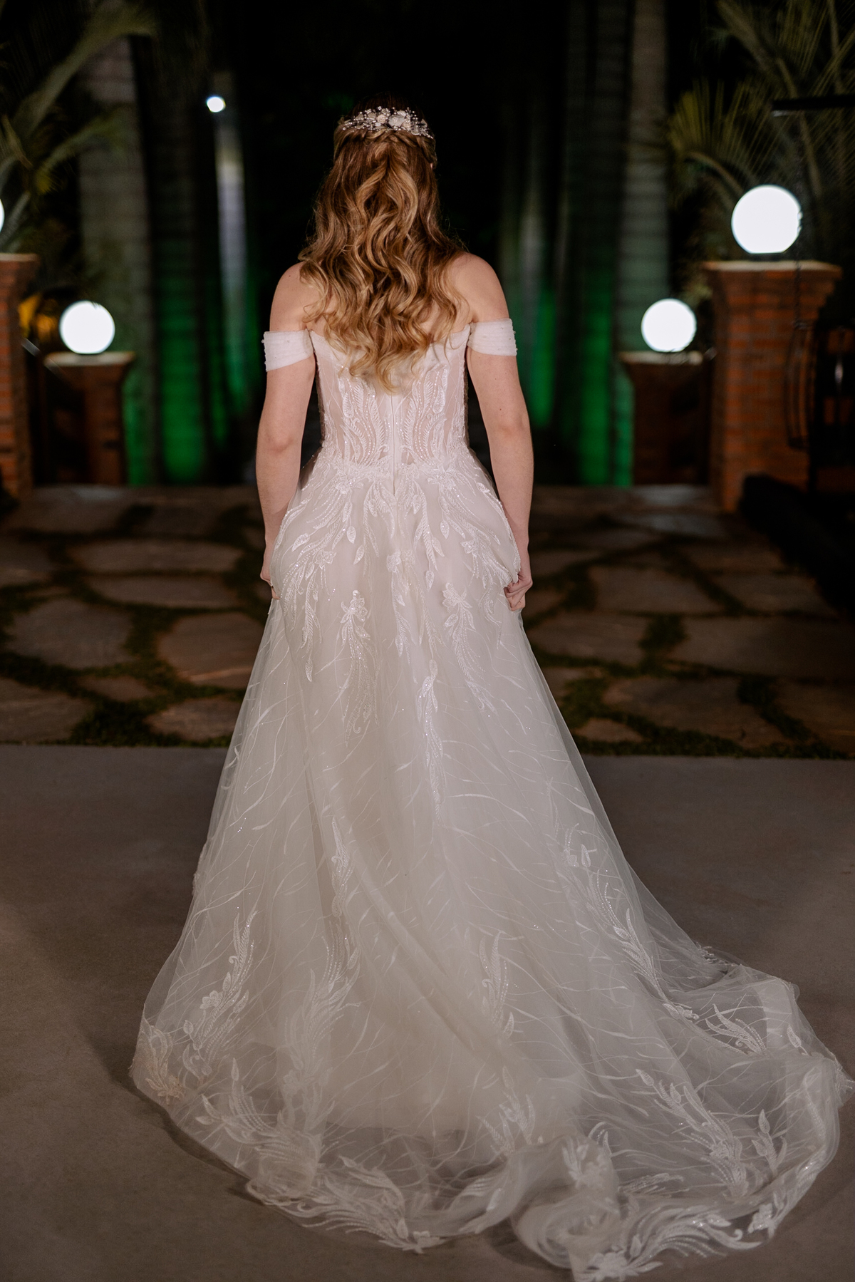 Inspiração de vestido de noiva para casamento a noite 