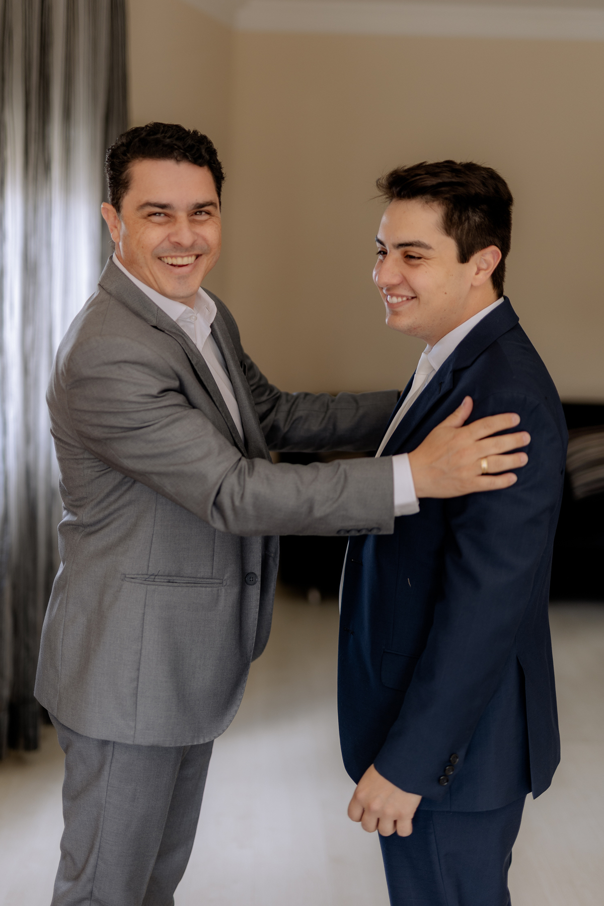 Momento descontraído com pai e filho 