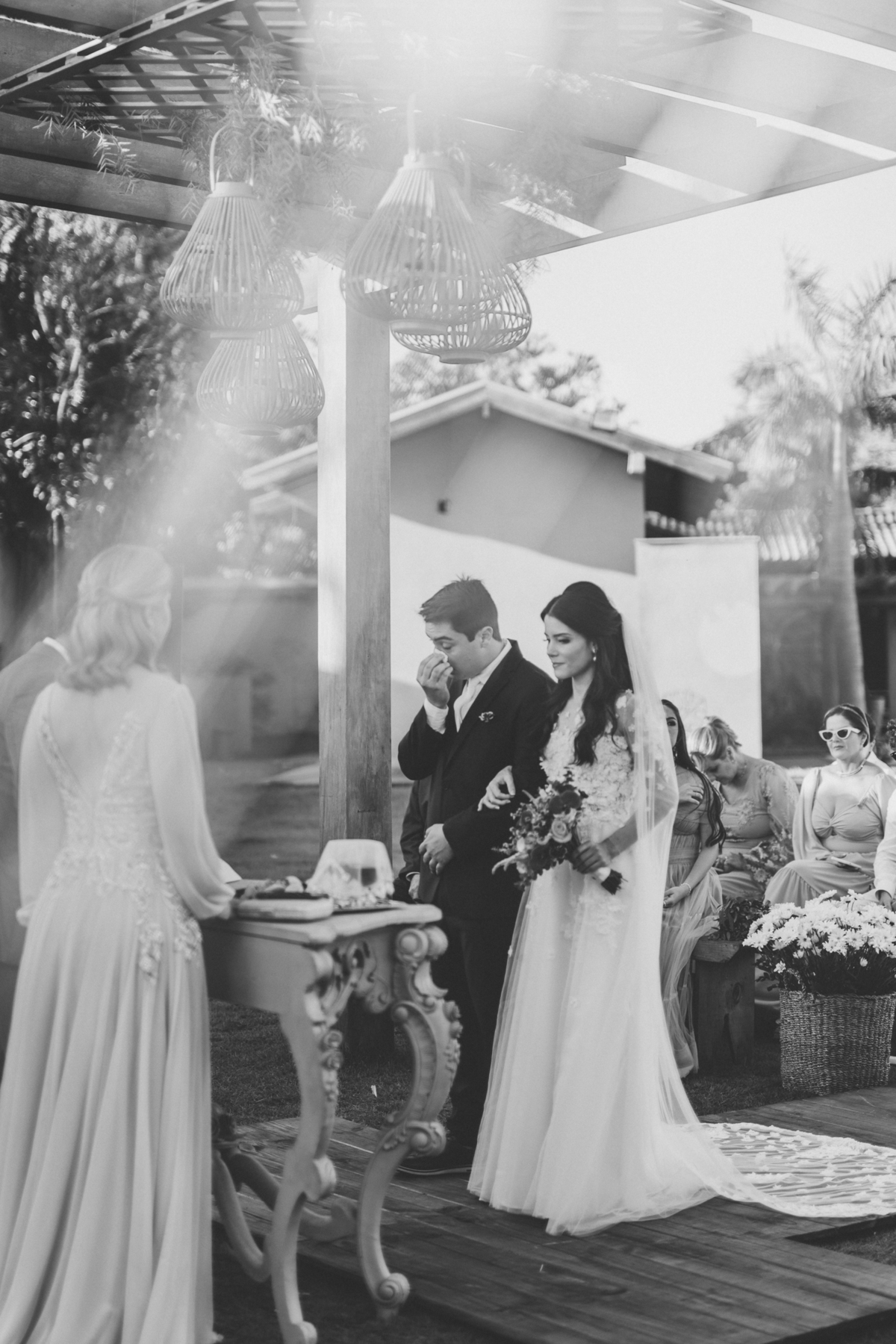 Cerimonia de casamento emocionante ao livre