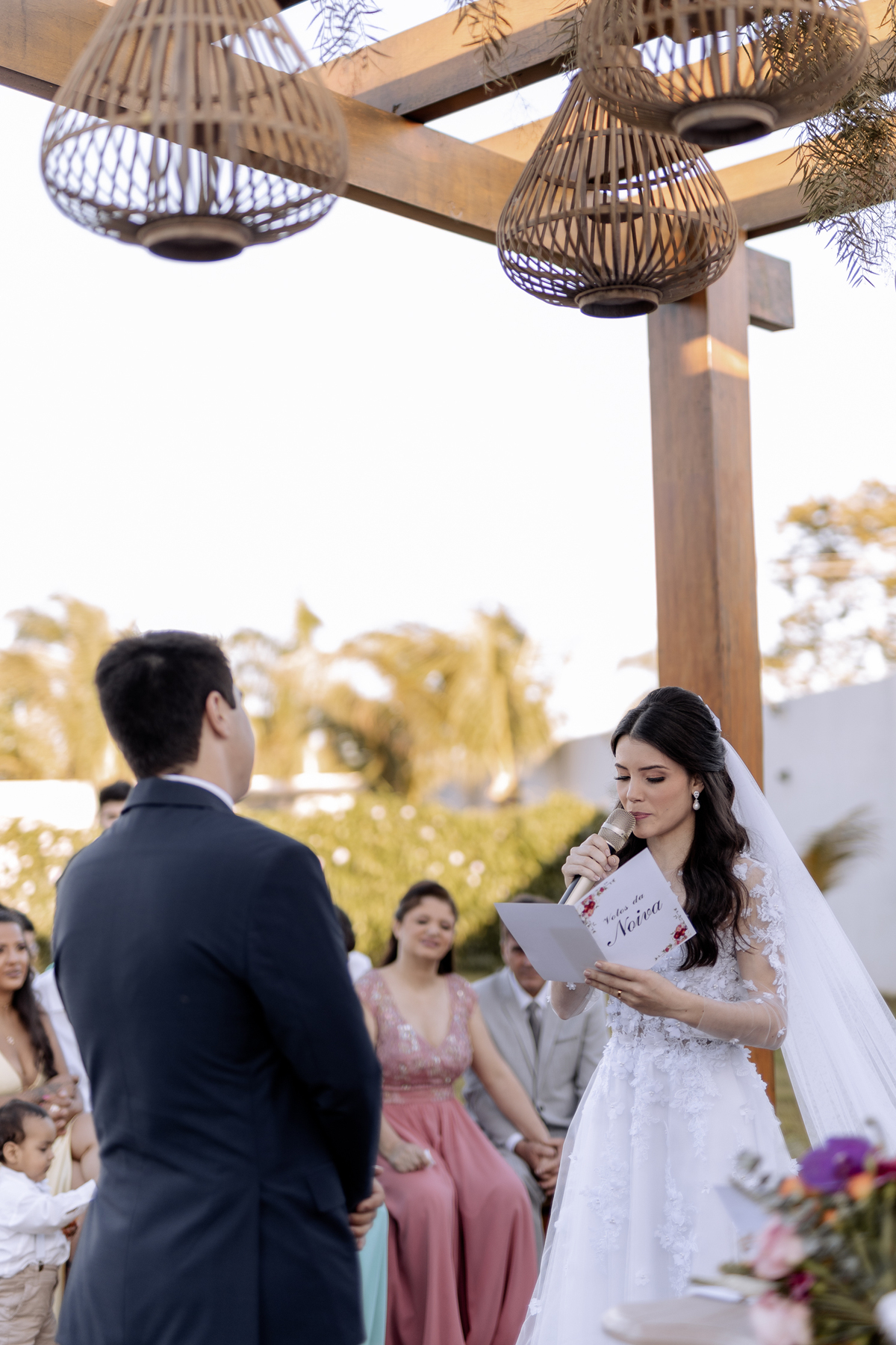 Votos da noiva em casamento ao ar livre