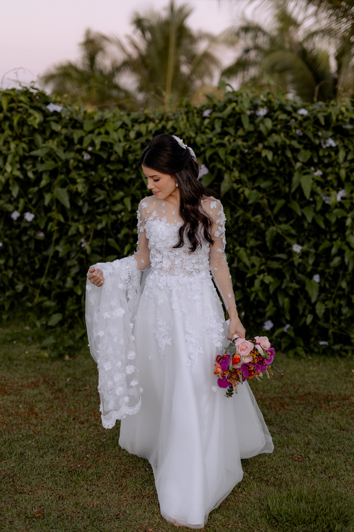 Inspiração de vestido de noiva delicado para casamento de dia 