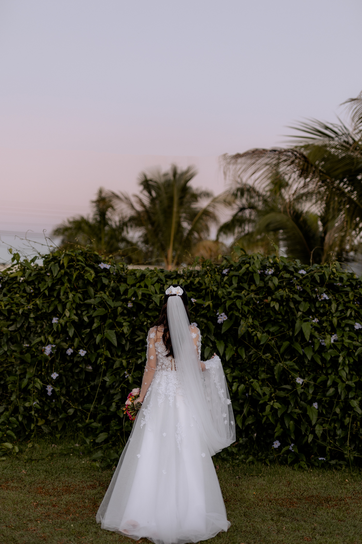 Inspiração de vestido de noiva delicado para casamento de dia 