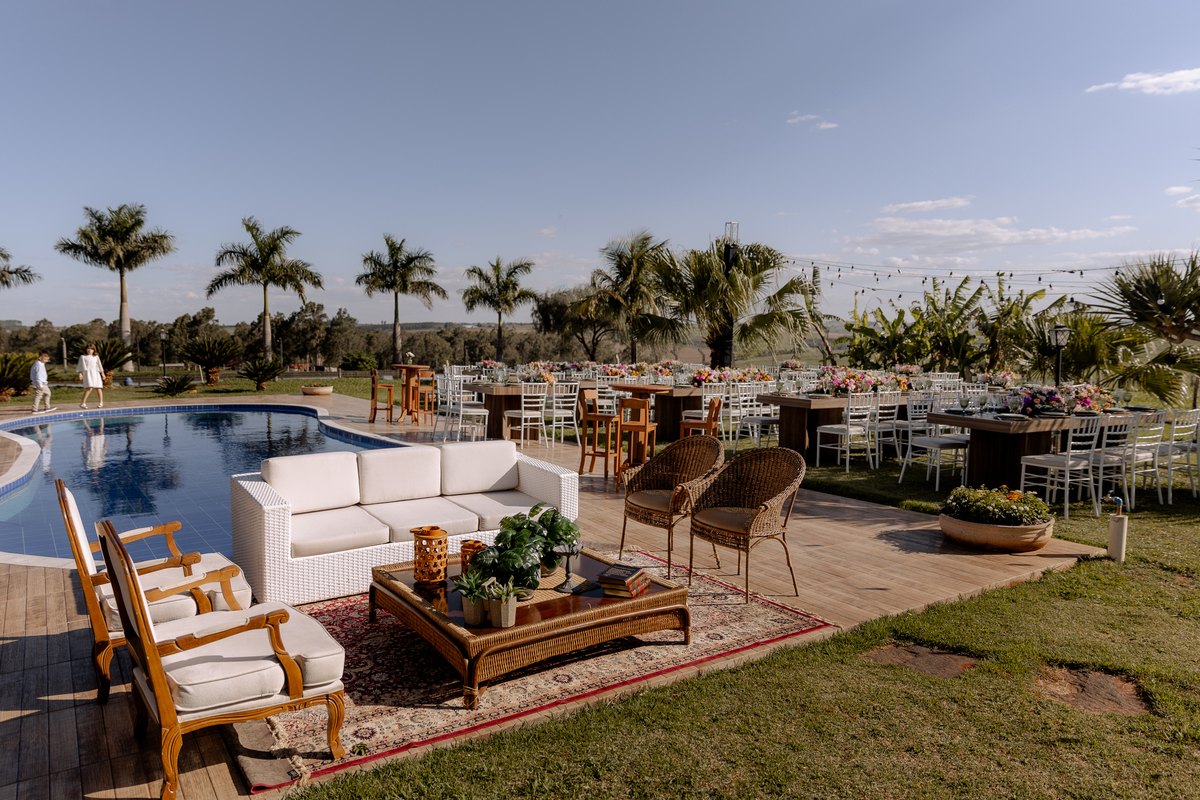 Decoração de mini wedding ao ar livre