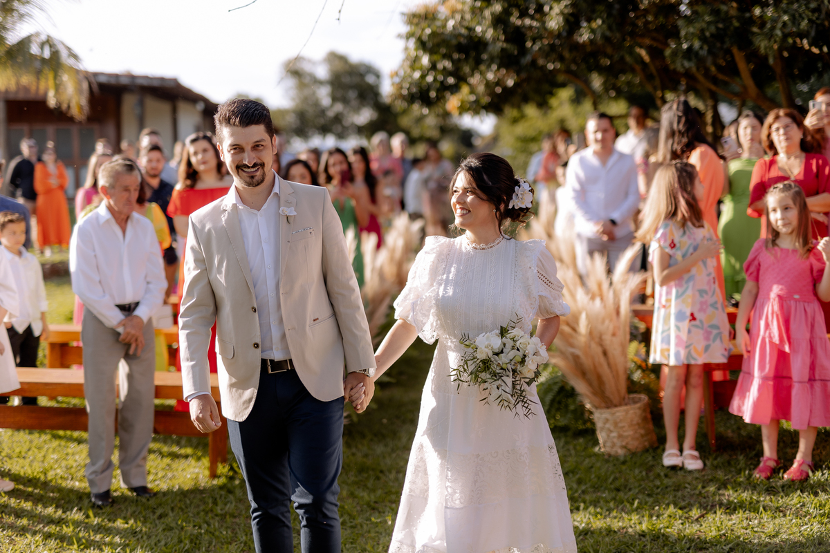 Noivos em casamento de dia