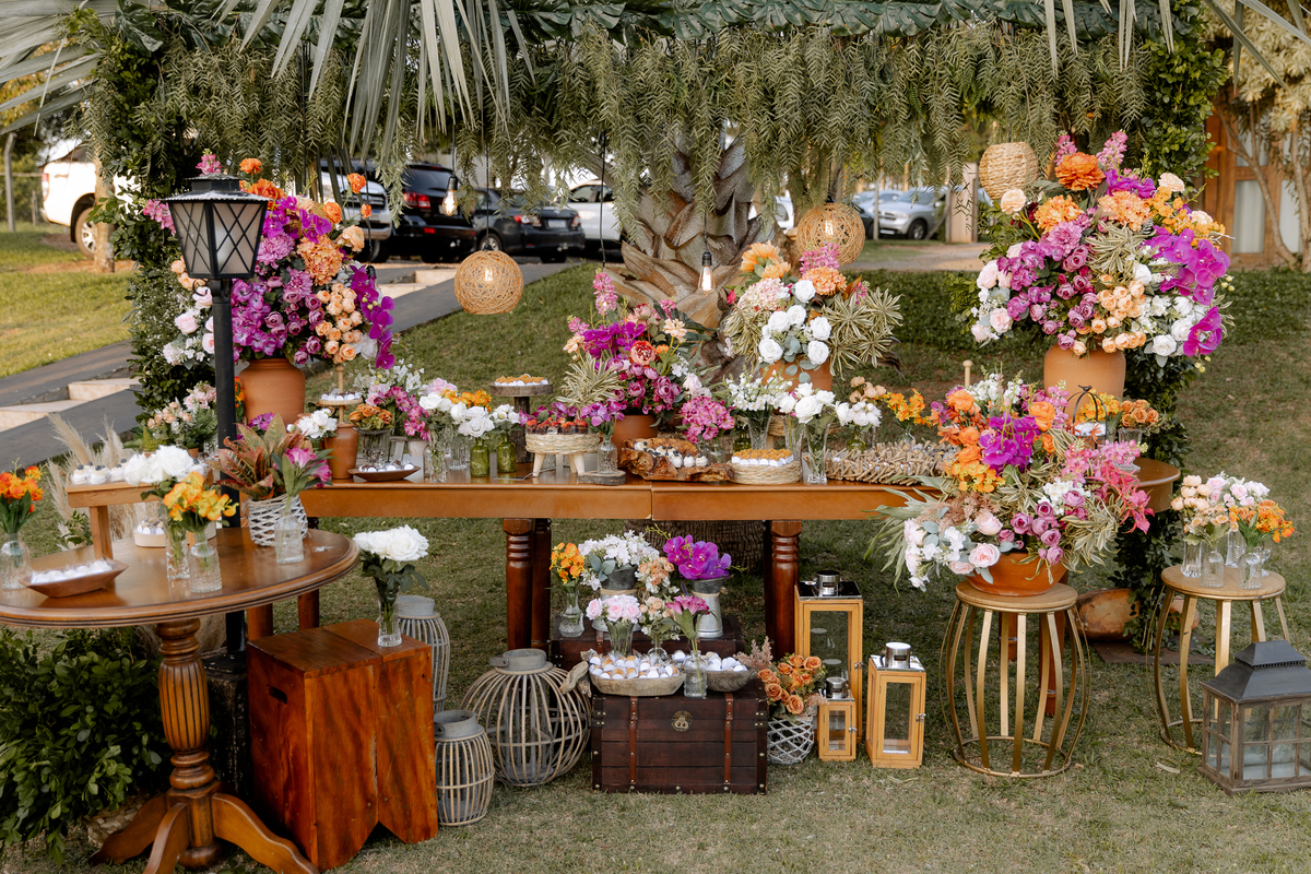 Decoração em tons de rosa para mini wedding 