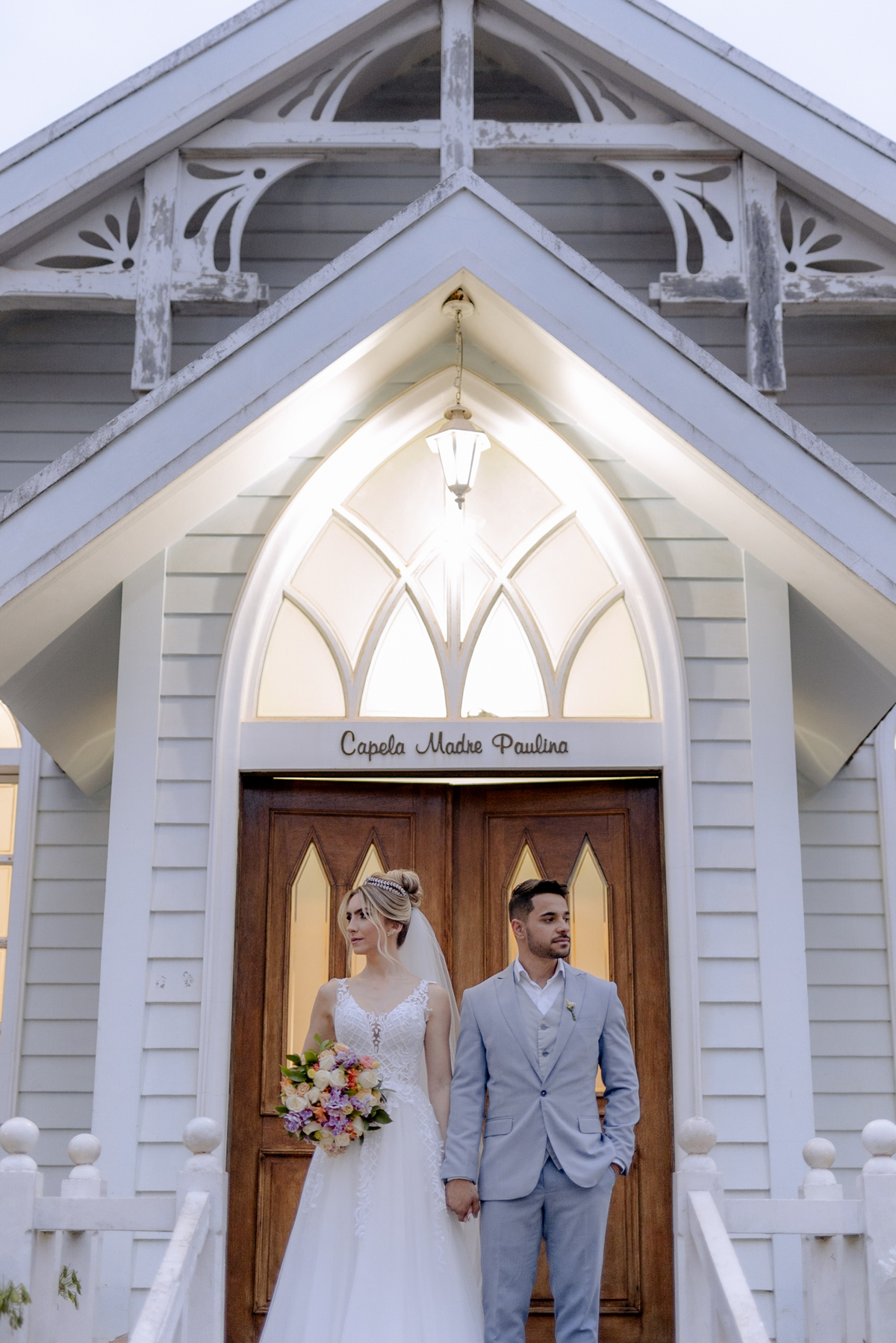 Ensaio pós cerimonia em frente a capela da cerimonia 
