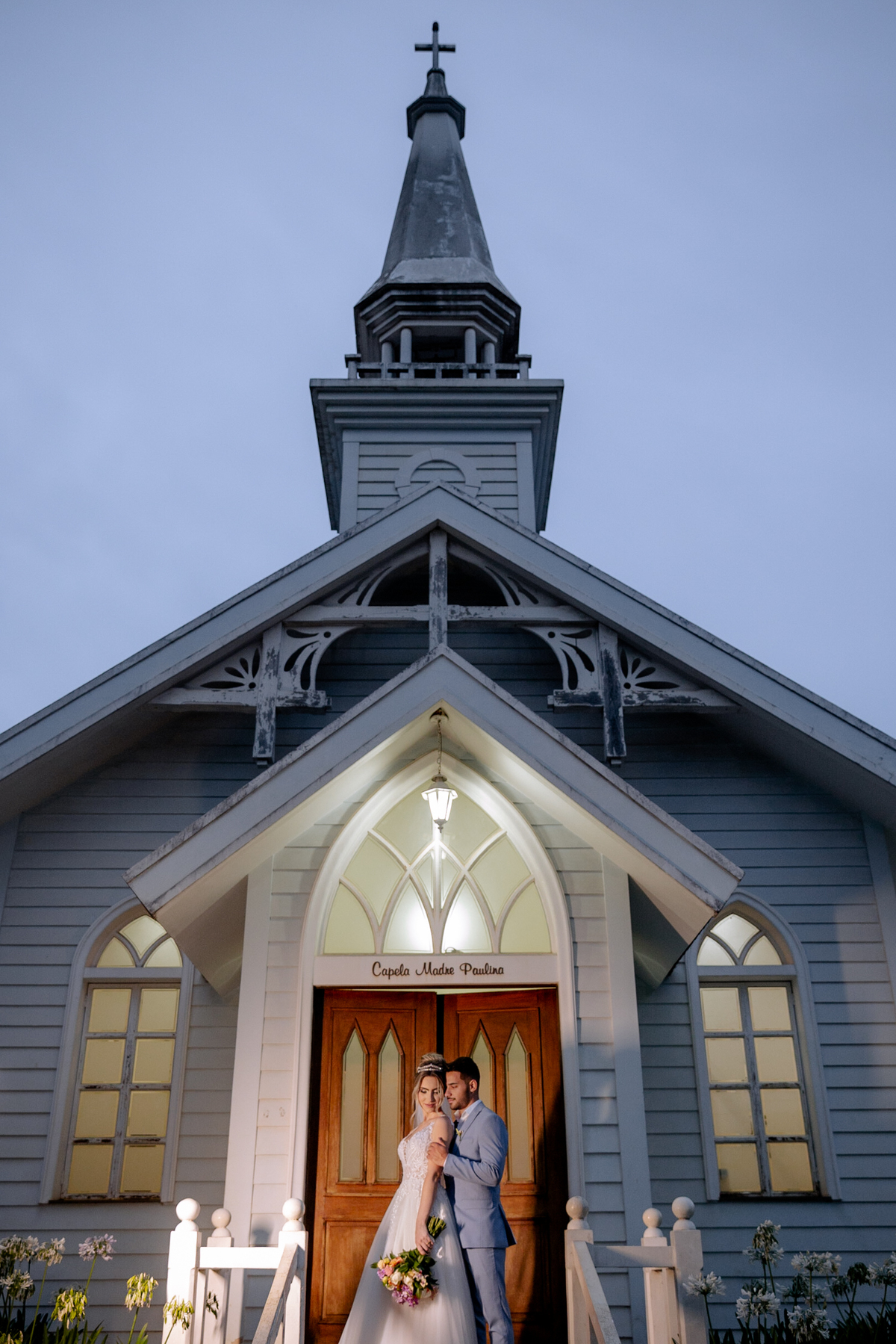 Ensaio pós cerimonia em frente a capela da cerimonia 