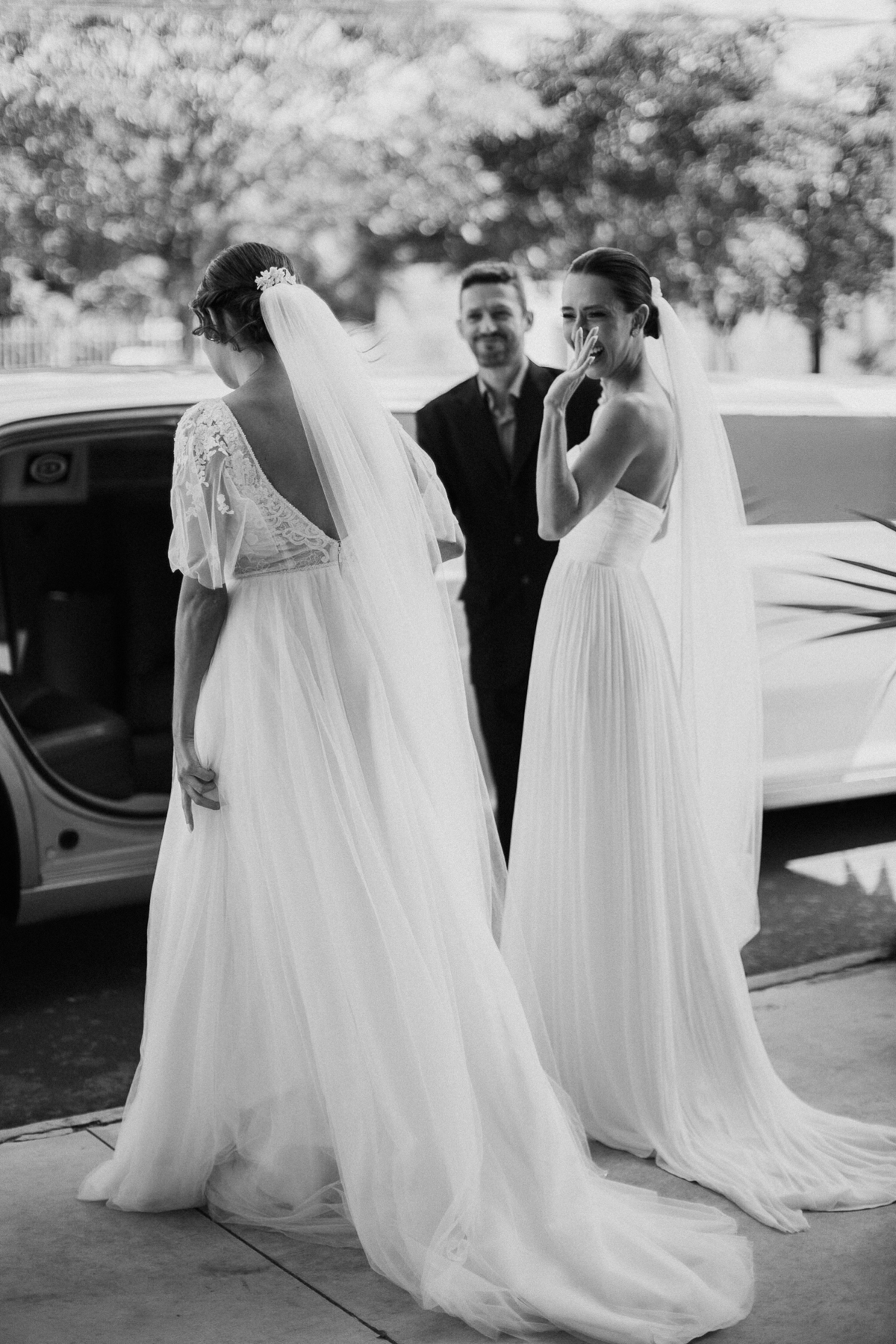 Noivas a caminho da igreja 