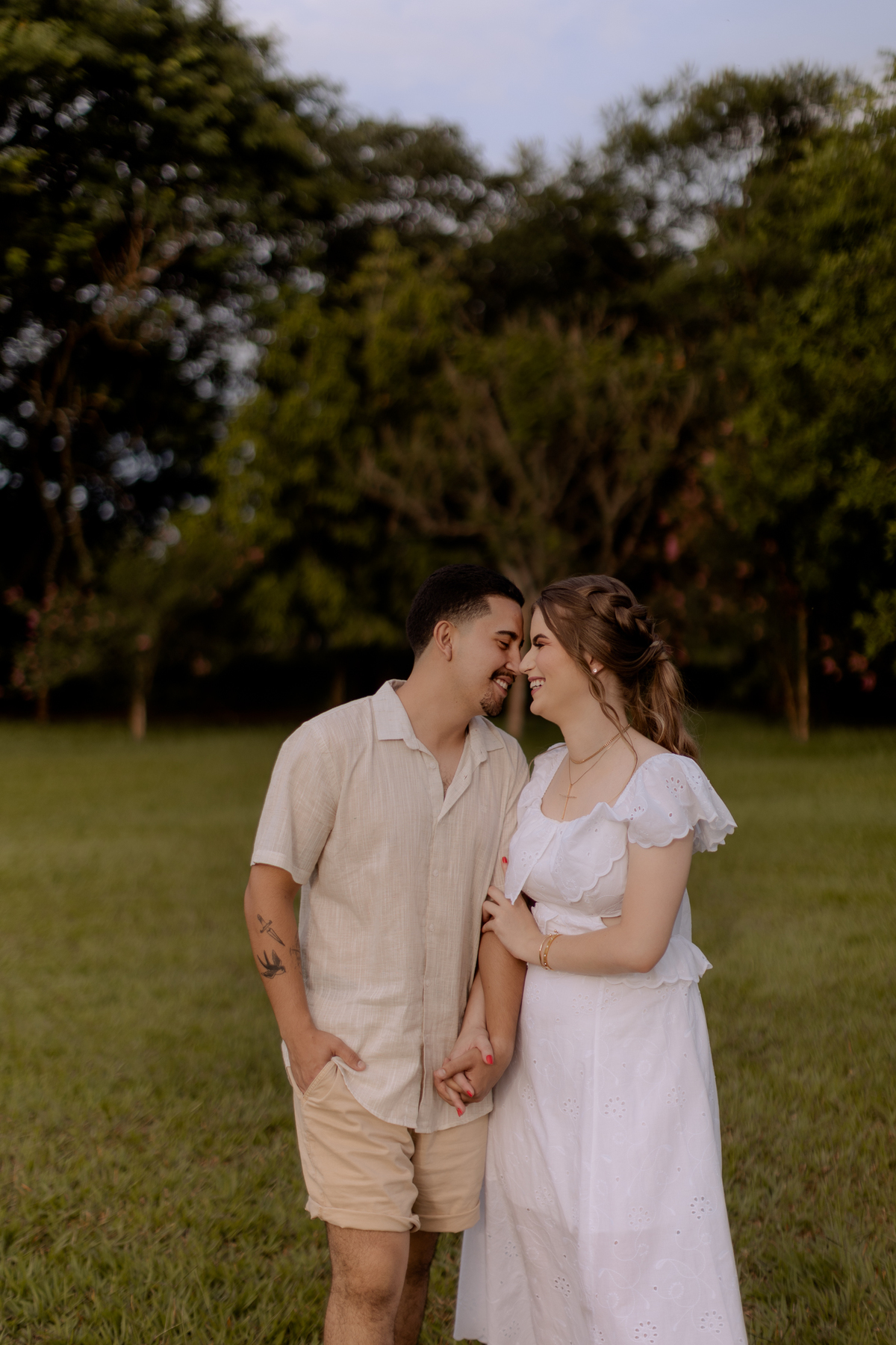 Ensaio de casal no campo 
