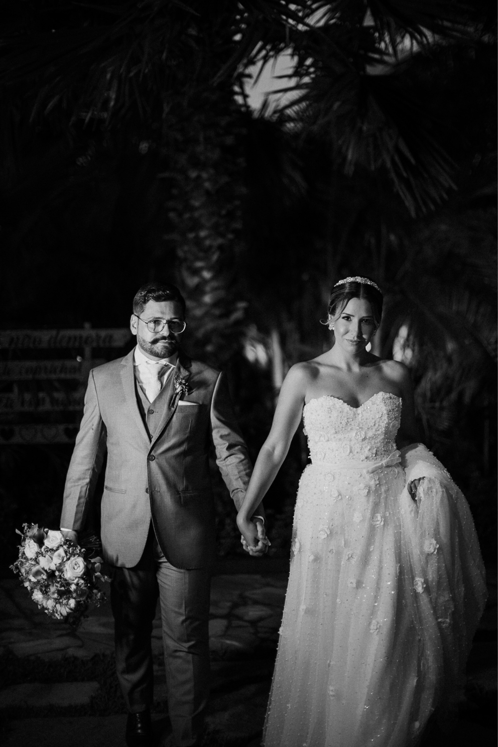 Ensaio pós cerimonia ao ar livre a noite