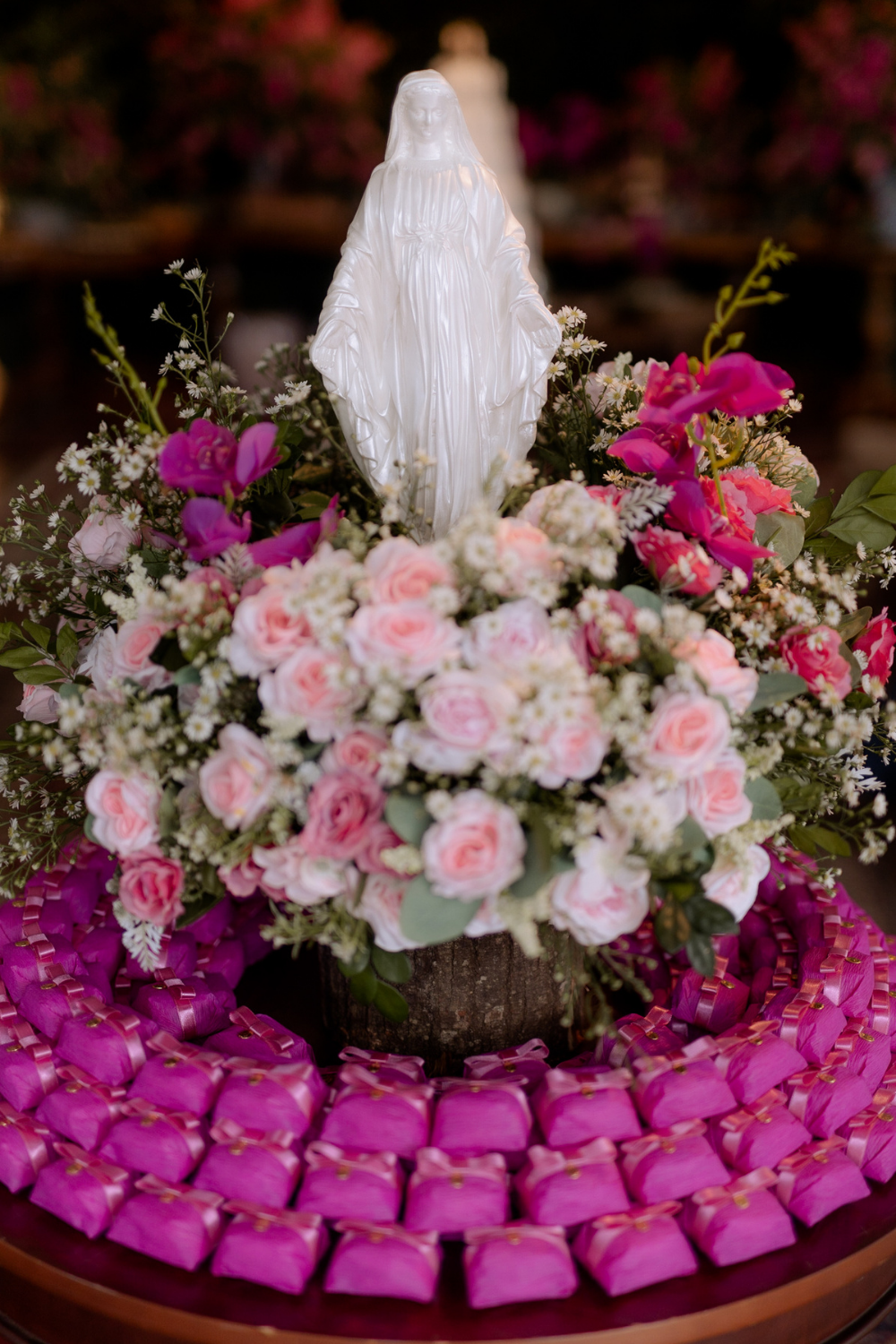 Mesa dos bem casados com imagem sagrada