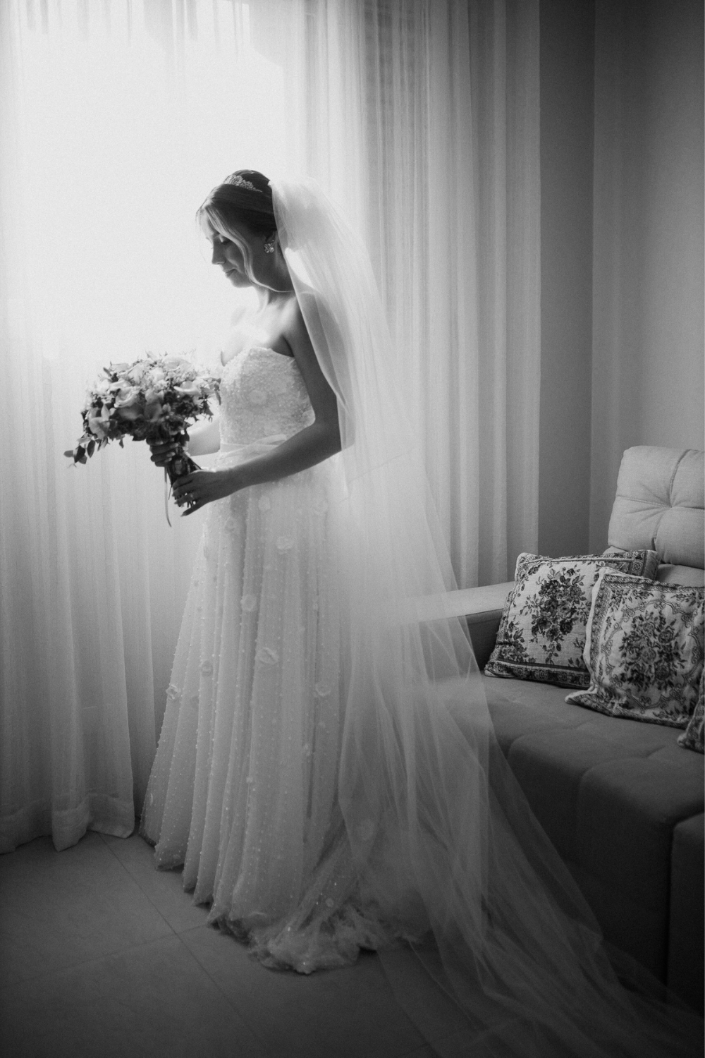 Noiva em making of na casa da avó