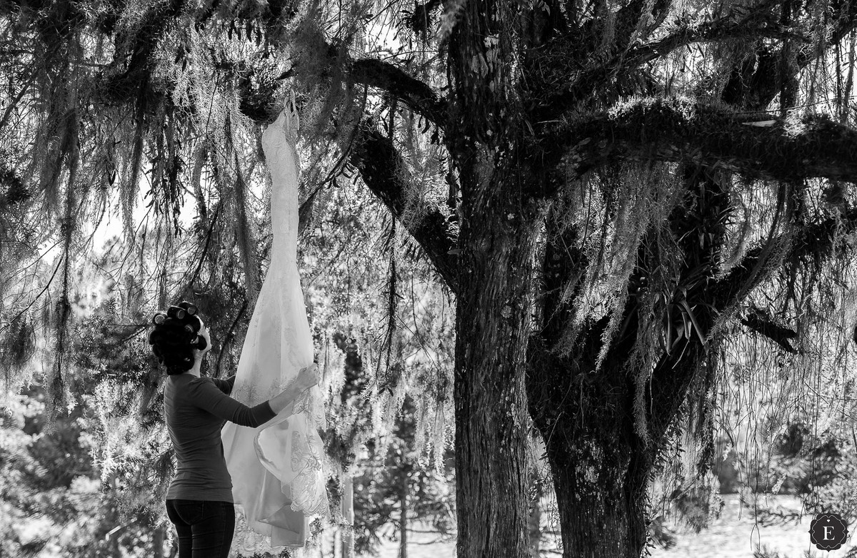 noiva com seu vestido de noiva no espaço belvedere em curitiba