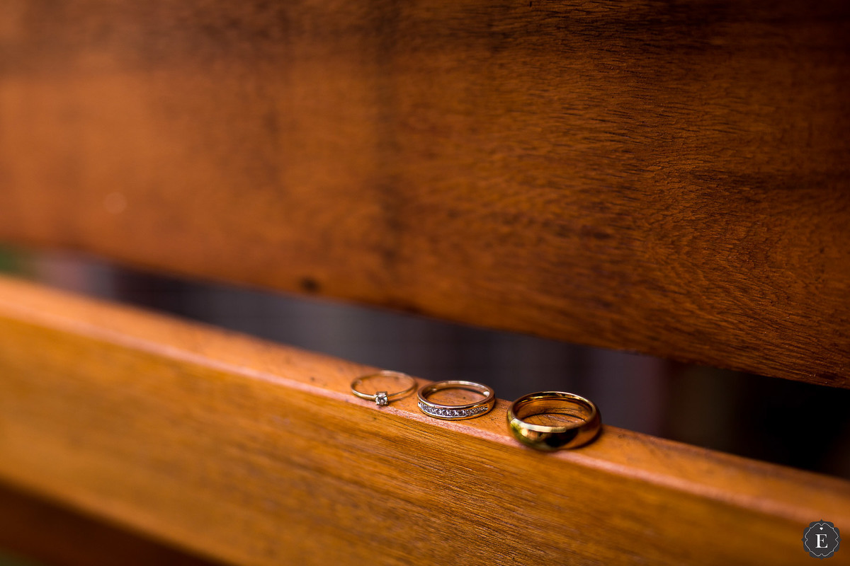 anel de noiva e alianças dos noivos