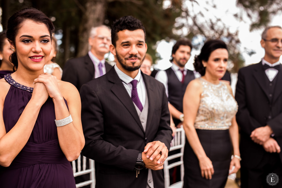 convidados choram em casamento emocionamente ao ar livre no parana